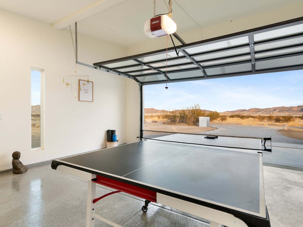 Sun Oro Joshua Tree - Hot Tub, BBQ, Fire Pit & Gameroom Vacation Rental in California - RedAwning