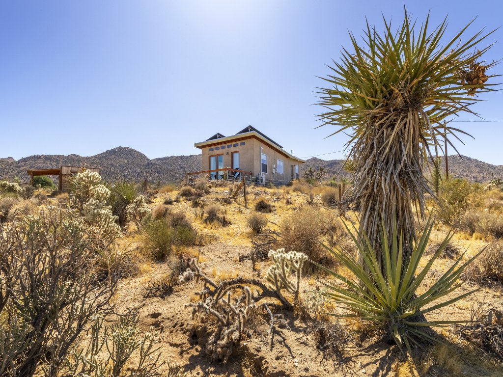 Jensen House - Incredible Desert Views Vacation Rental in California - RedAwning