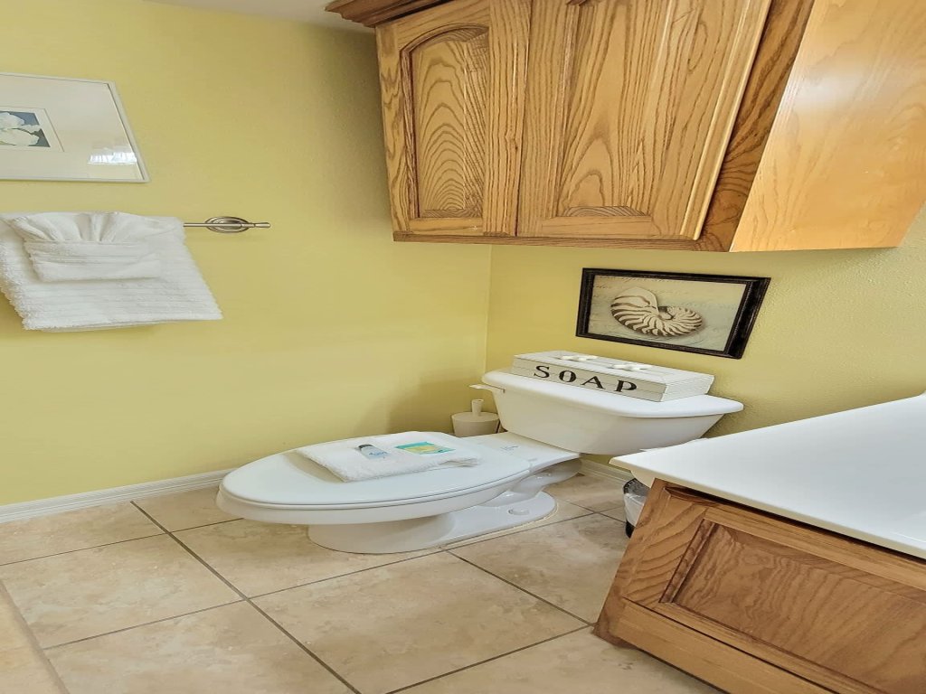 * Near Beach * Cute & Cozy Pool Vacation Rental in South Padre Island - RedAwning