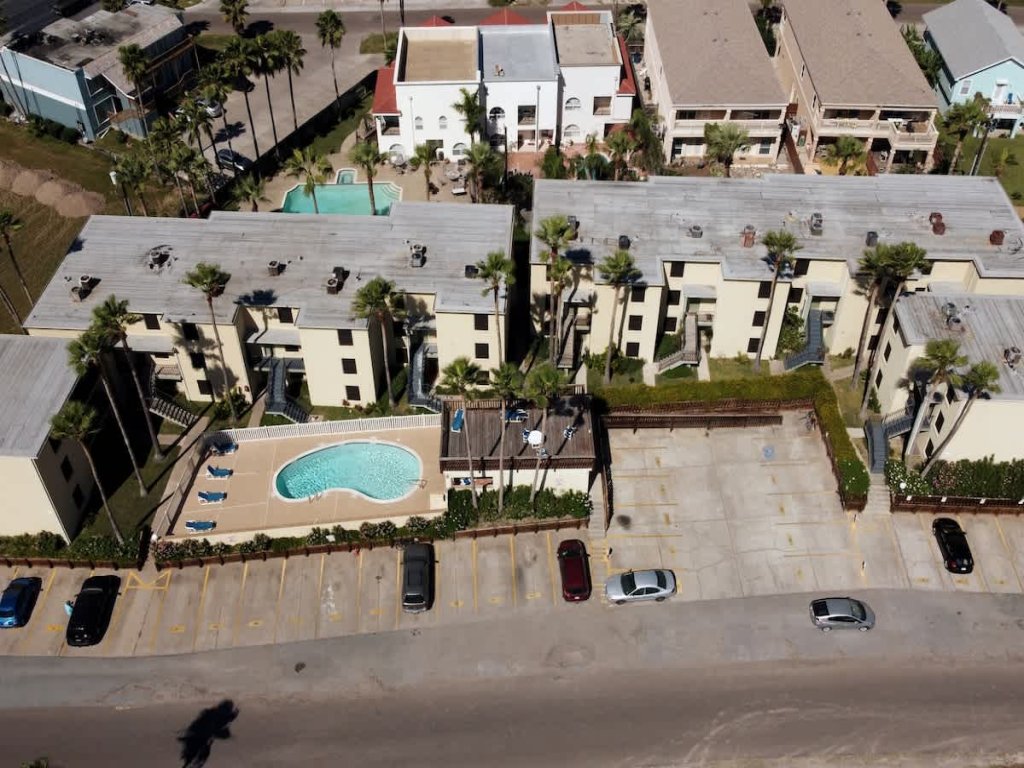 * Near Beach * Cute & Cozy Pool Vacation Rental in South Padre Island - RedAwning