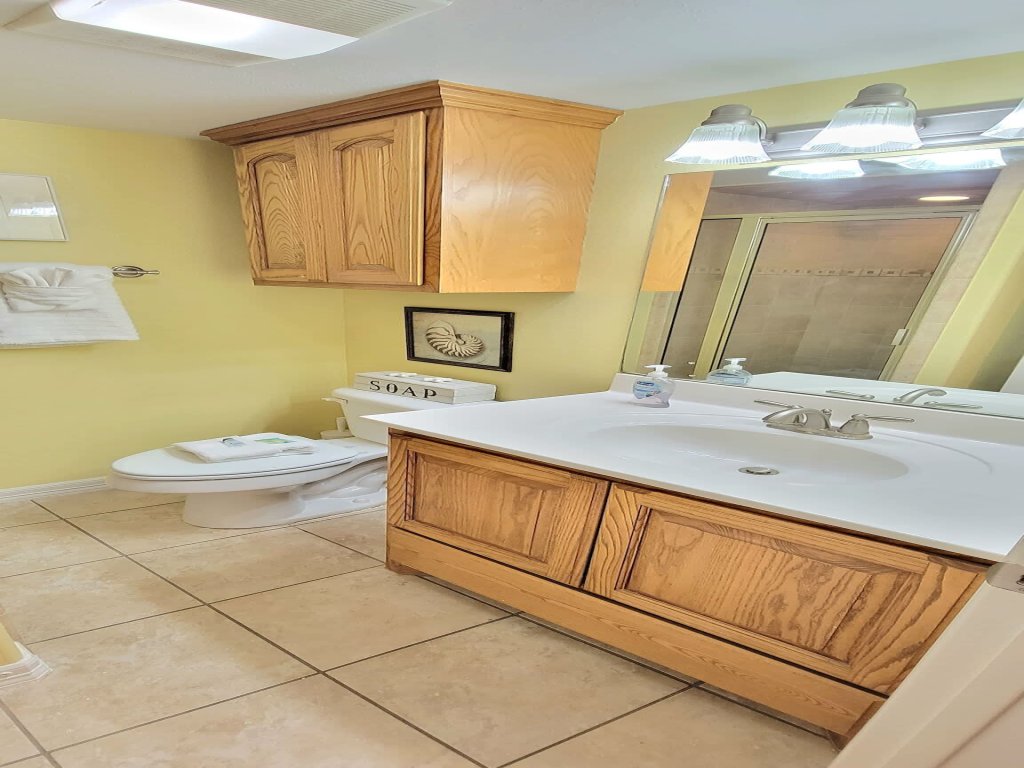 * Near Beach * Cute & Cozy Pool Vacation Rental in South Padre Island - RedAwning
