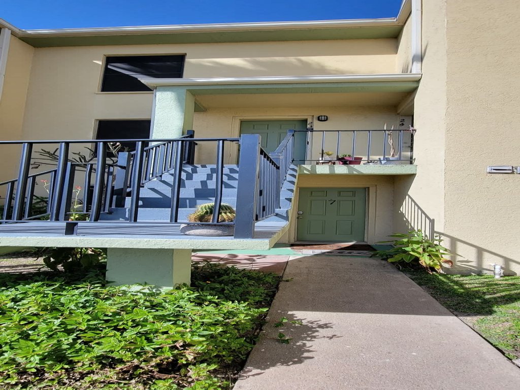 * Near Beach * Cute & Cozy Pool Vacation Rental in South Padre Island - RedAwning