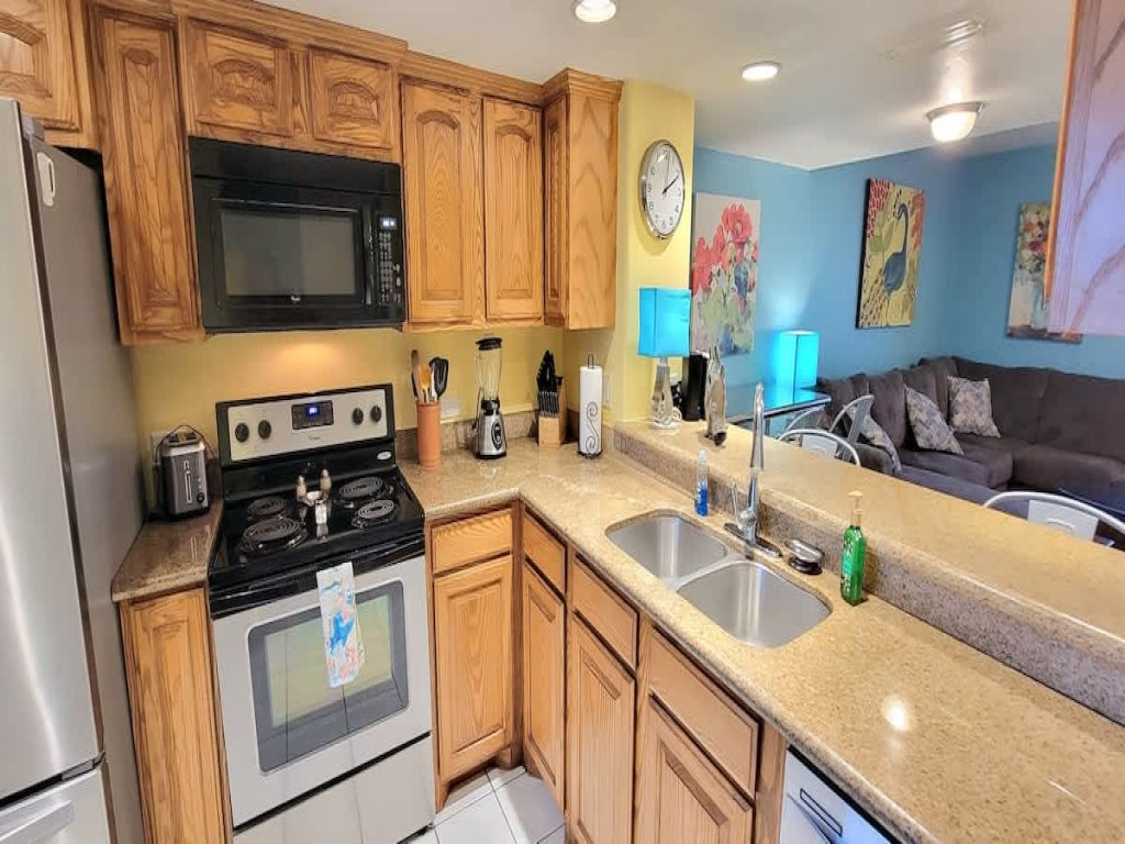 * Near Beach * Cute & Cozy Pool Vacation Rental in South Padre Island - RedAwning