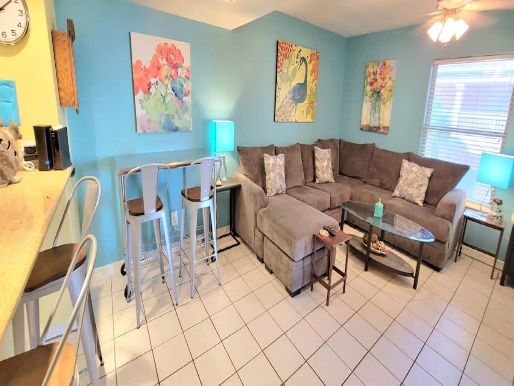 * Near Beach * Cute & Cozy Pool Vacation Rental in South Padre Island - RedAwning