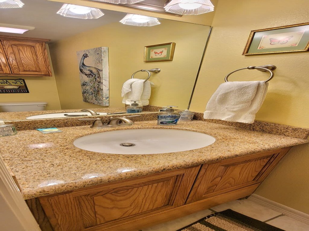 * Near Beach * Cute & Cozy Pool Vacation Rental in South Padre Island - RedAwning