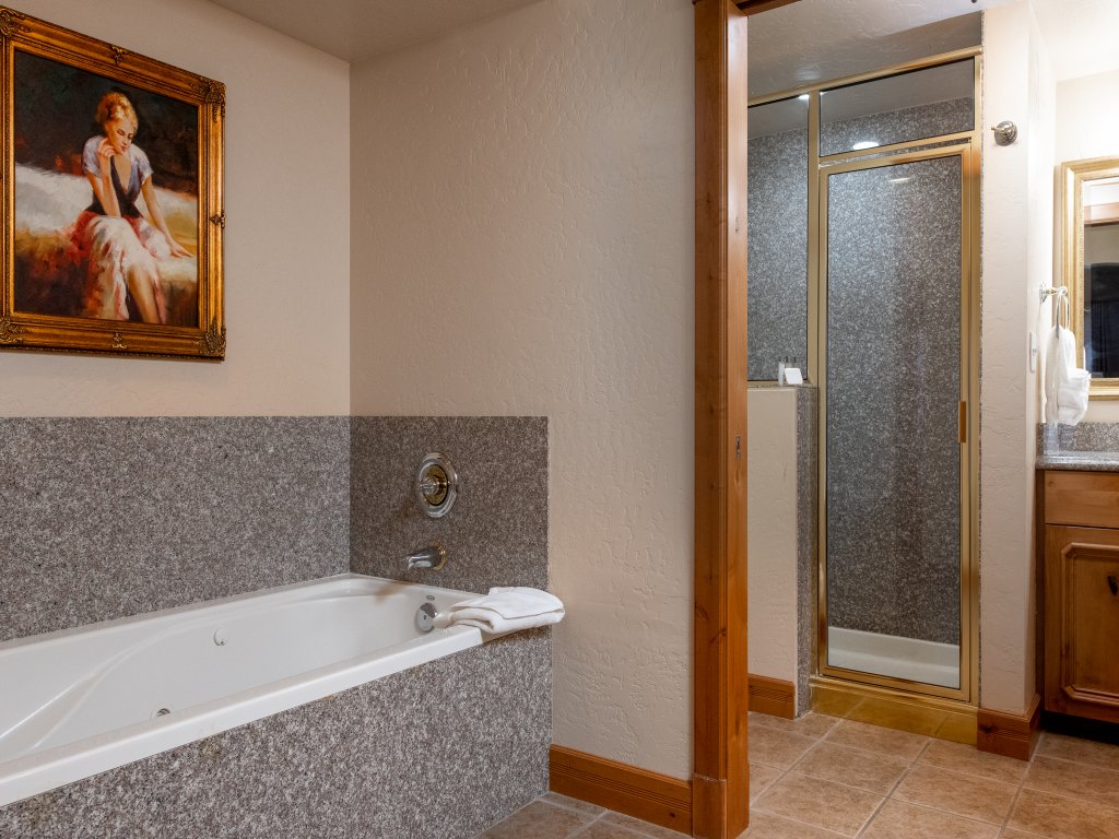 Villa 3035 1 Bed 1 Bath Full Kitchen Vacation Rental in Midway - RedAwning