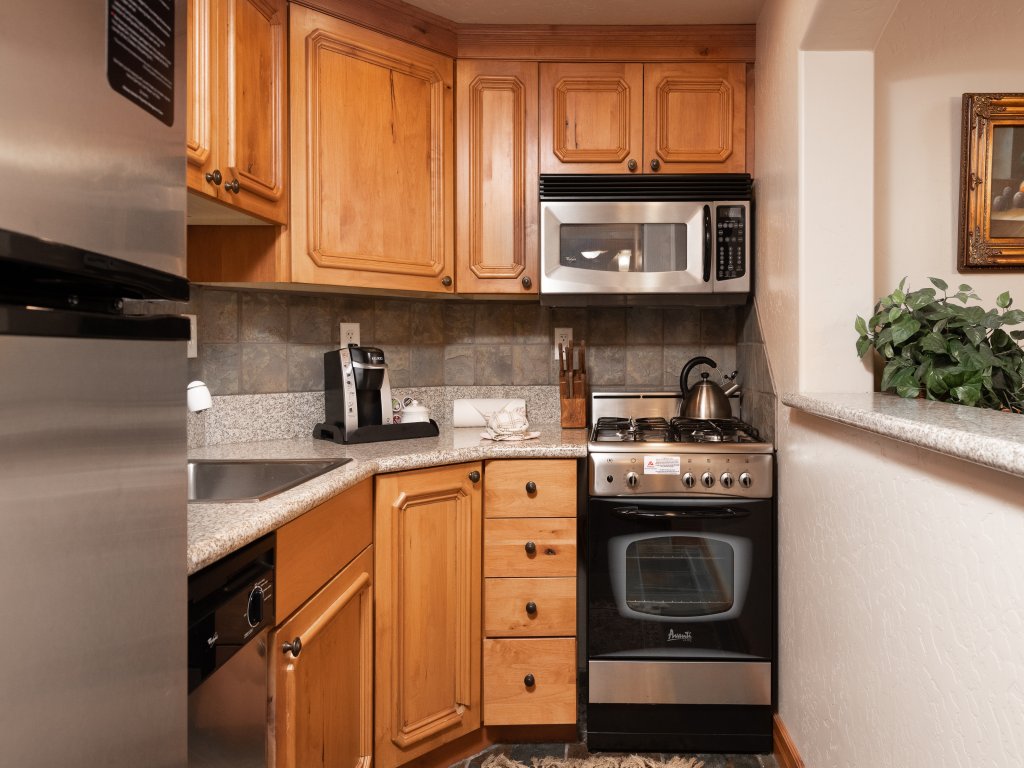 Villa 3035 1 Bed 1 Bath Full Kitchen Vacation Rental in Midway - RedAwning