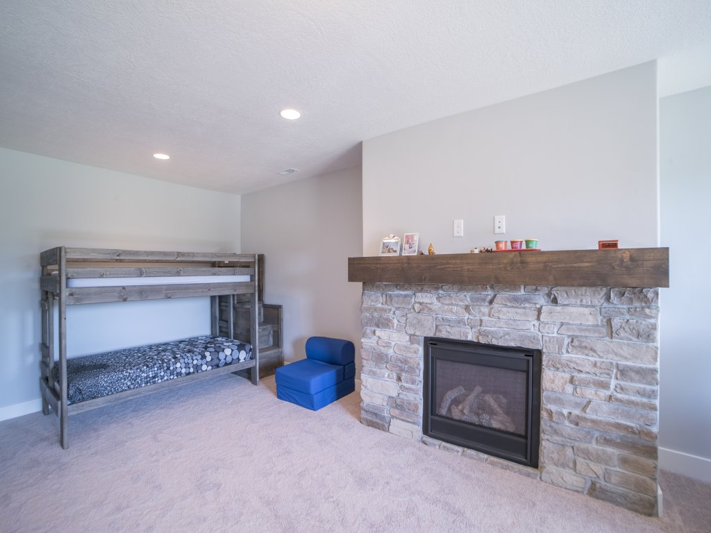 3 bedroom 3.5 bathroom Kanton 12 on the #1 Fairway at Homestead Vacation Rental in Midway - RedAwning