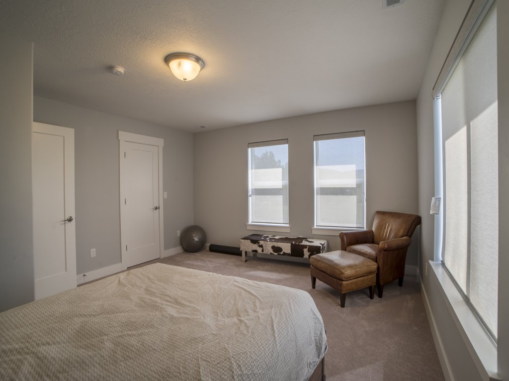3 bedroom 3.5 bathroom Kanton 12 on the #1 Fairway at Homestead Vacation Rental in Midway - RedAwning