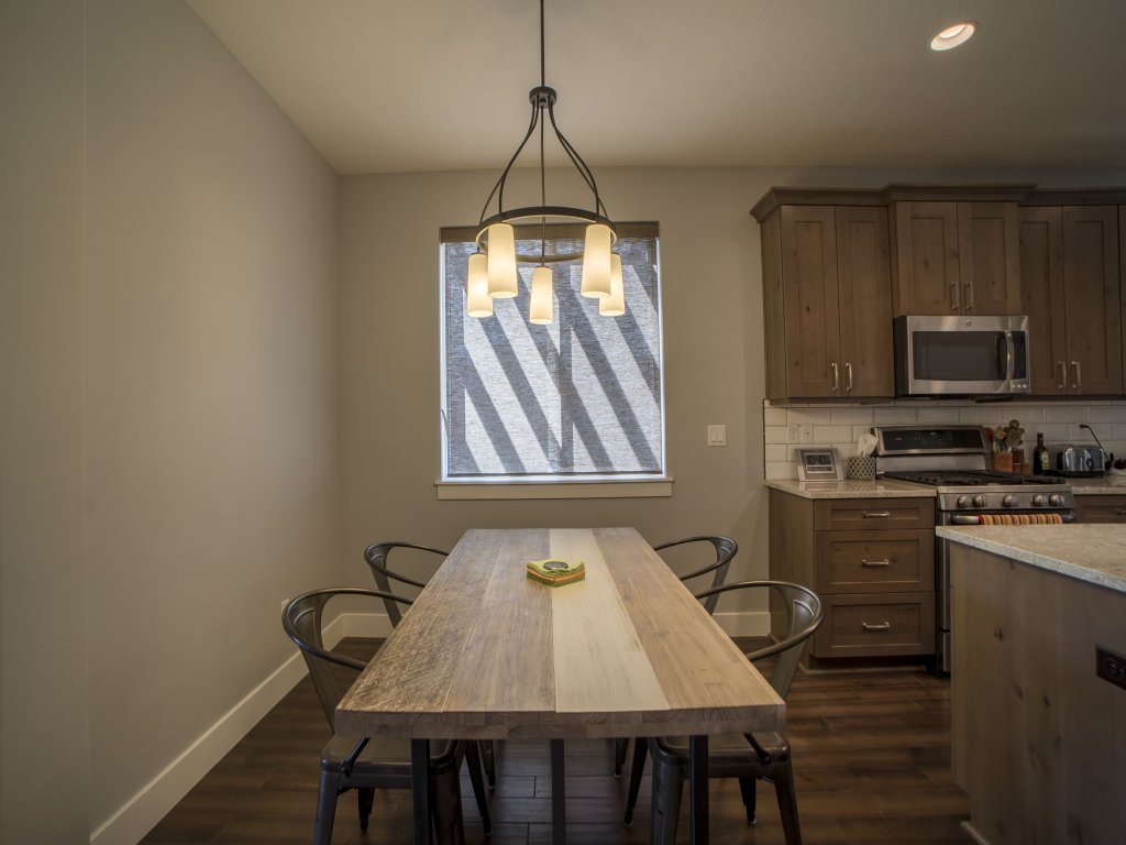 3 bedroom 3.5 bathroom Kanton 12 on the #1 Fairway at Homestead Vacation Rental in Midway - RedAwning