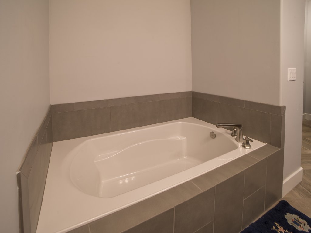3 bedroom 3.5 bathroom Kanton 12 on the #1 Fairway at Homestead Vacation Rental in Midway - RedAwning