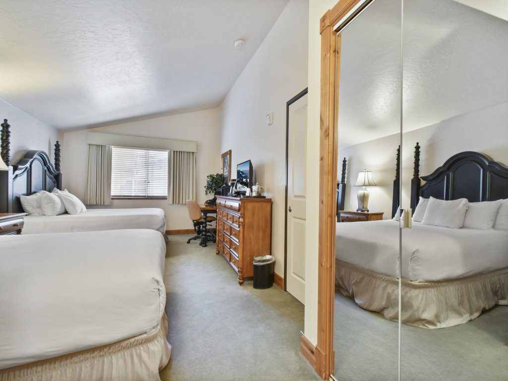Villa 3068 2 Bed 2 BathFull Kitchen Vacation Rental in Midway - RedAwning