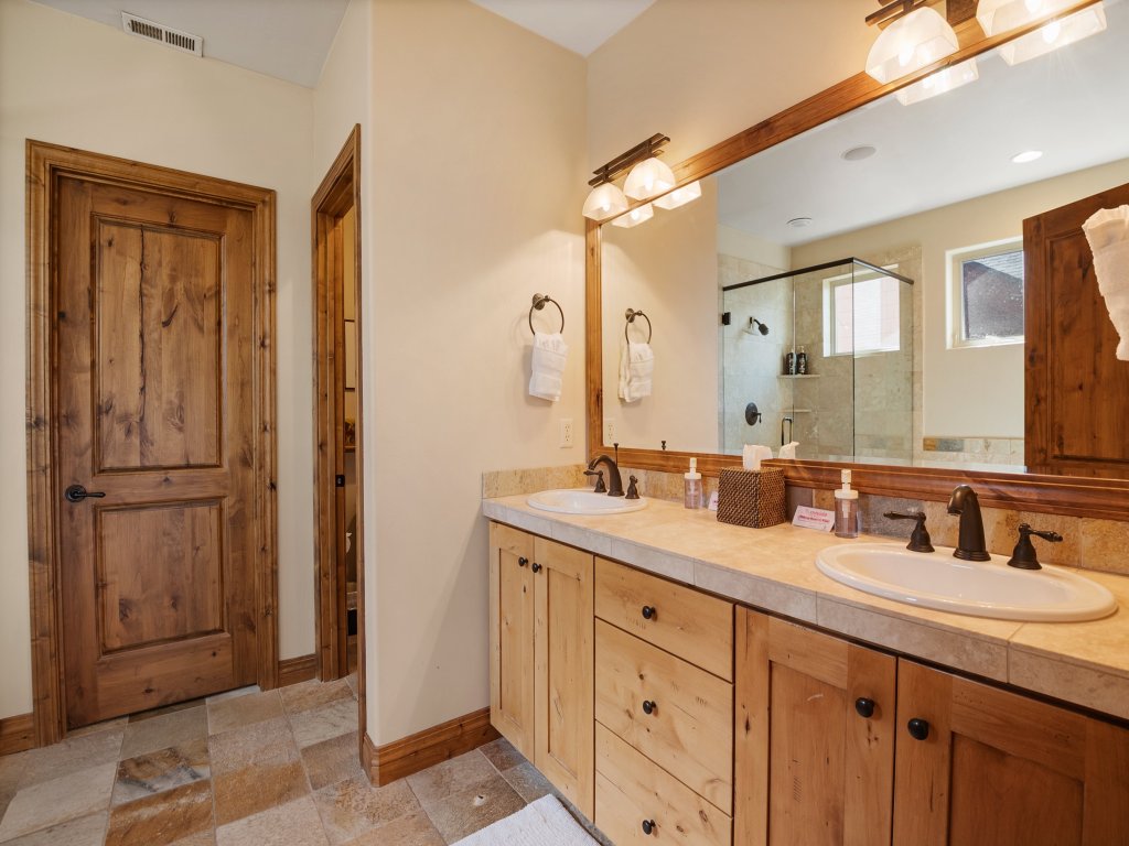 Midway 4 Bedroom 4.5 Bathroom golf course Luxury Turnberry 23 Vacation Rental in Midway - RedAwning