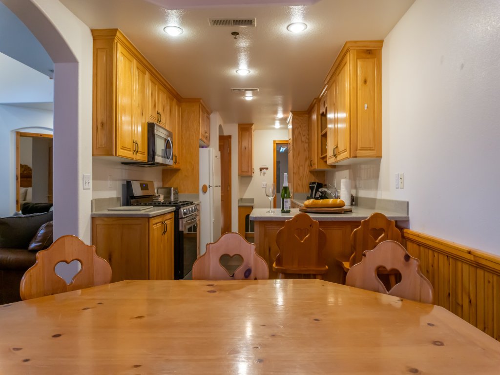 3 Bedroom 3 Bathroom Zermatt Villages 719 Vacation Rental in Midway - RedAwning