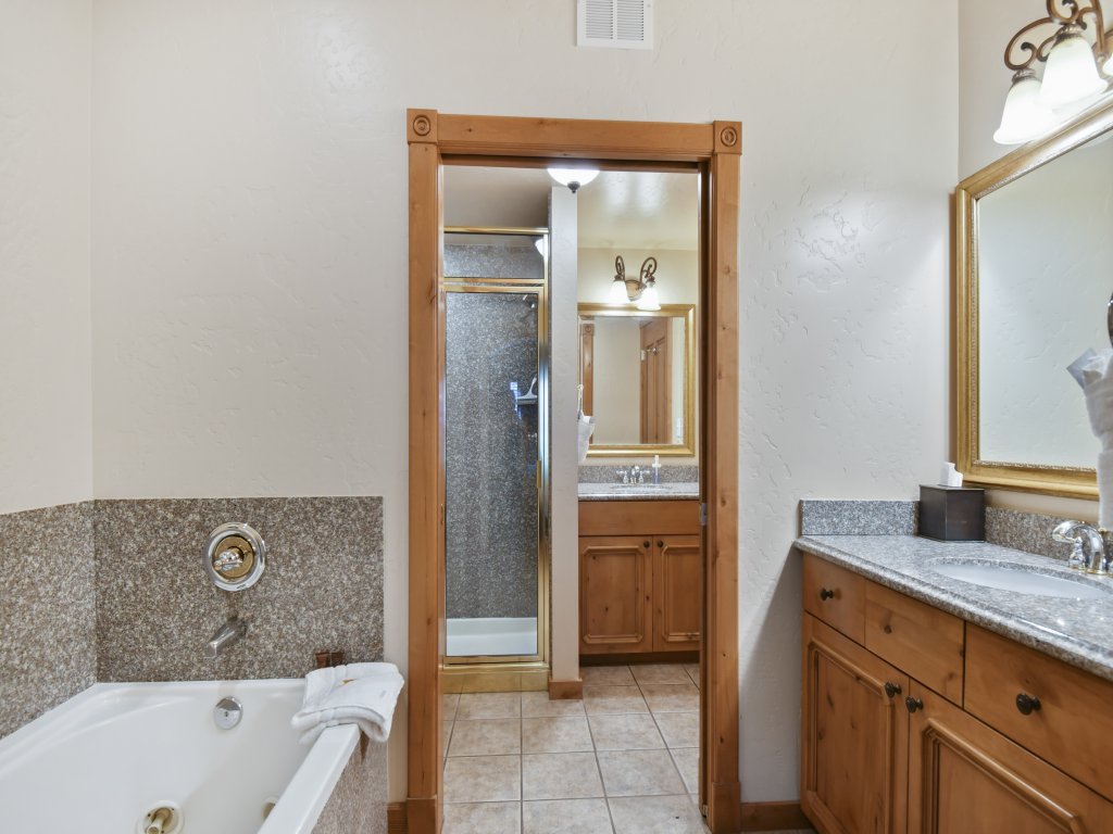 Villa 1076 2 Bed 2 Bath Full Kitchen Vacation Rental in Midway - RedAwning