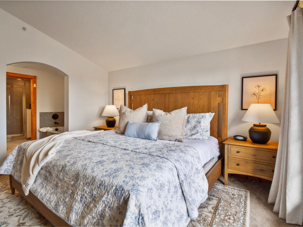 Villa 3073 2 Bed 2 Bath Full Kitchen New Vacation Rental in Midway - RedAwning