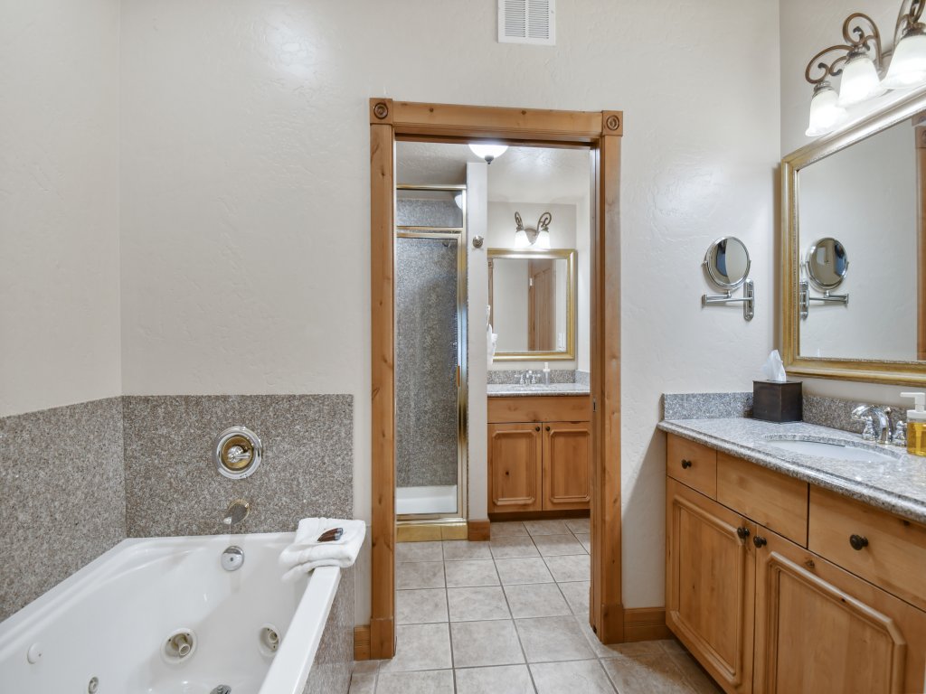 Villa 1027 2 Bed 2 Bath Full Kitchen Vacation Rental in Midway - RedAwning