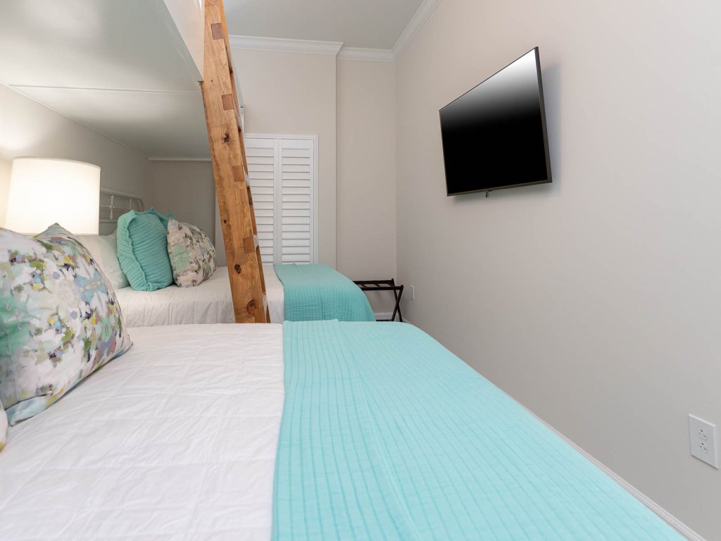 Phoenix Gulf Towers 1004 Vacation Rental in Orange Beach - RedAwning