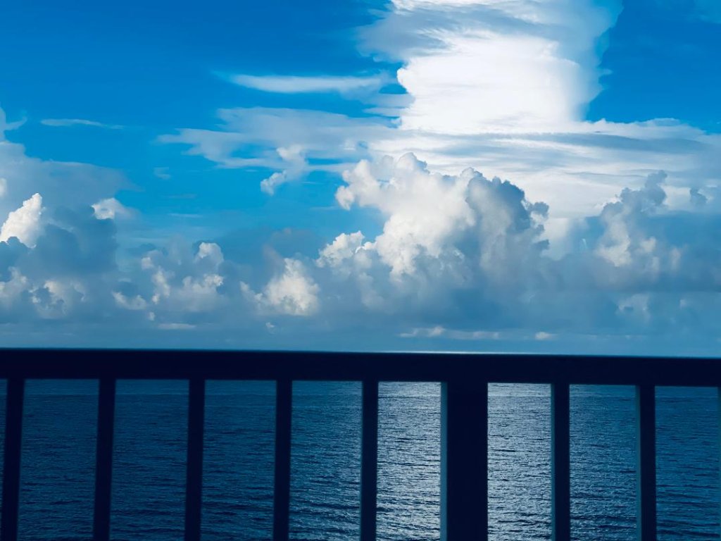 Phoenix Gulf Towers 1004 Vacation Rental in Orange Beach - RedAwning