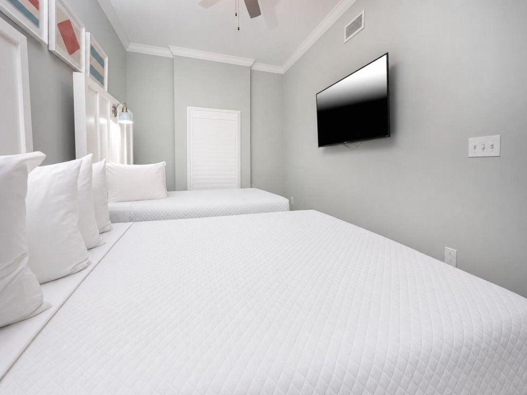 Phoenix Gulf Towers 404 Vacation Rental in Orange Beach - RedAwning