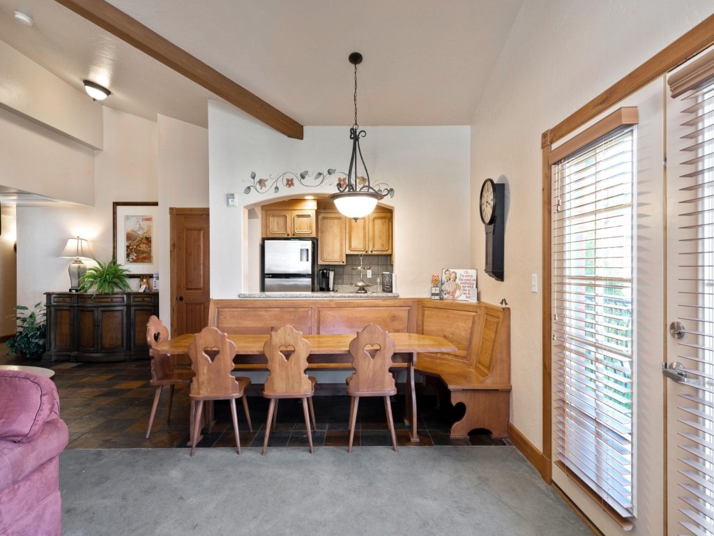 Zermatt Resort - Deluxe Three-Bedroom Villa Vacation Rental in Midway - RedAwning