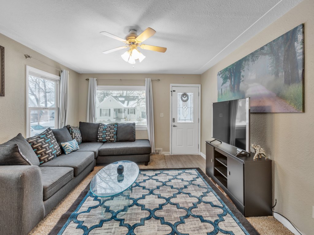 Lovely PET FRIENDLY three bedroom in desirable Urbandale Location! Vacation Rental in Michigan - RedAwning