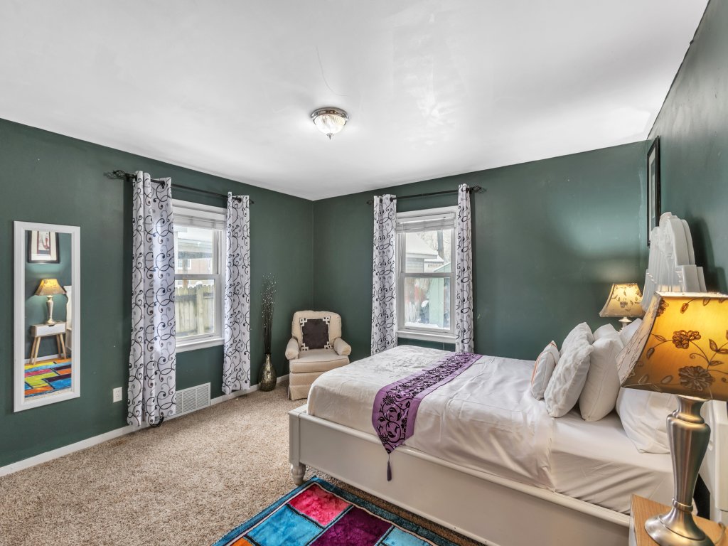 Lovely PET FRIENDLY three bedroom in desirable Urbandale Location! Vacation Rental in Michigan - RedAwning