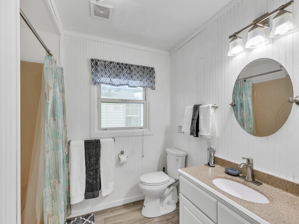 Lovely PET FRIENDLY three bedroom in desirable Urbandale Location! Vacation Rental in Michigan - RedAwning