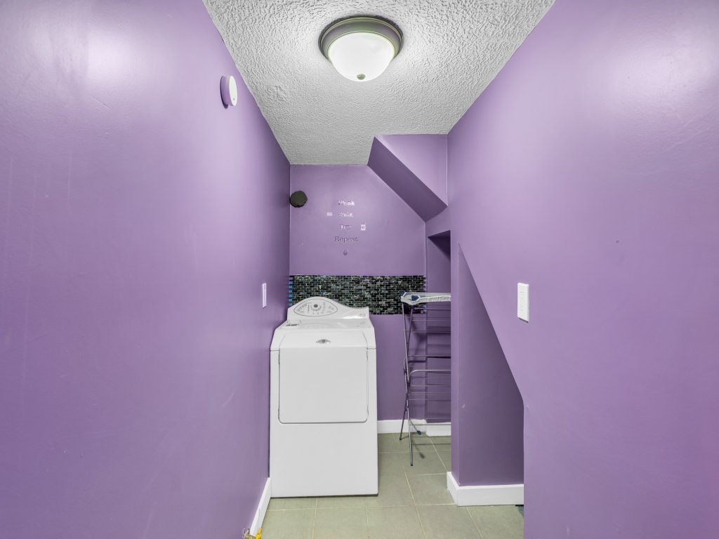 Lovely PET FRIENDLY three bedroom in desirable Urbandale Location! Vacation Rental in Michigan - RedAwning