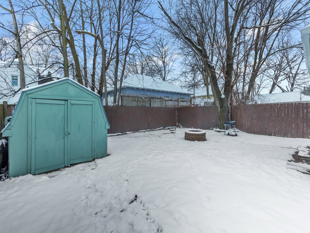 Lovely PET FRIENDLY three bedroom in desirable Urbandale Location! Vacation Rental in Michigan - RedAwning
