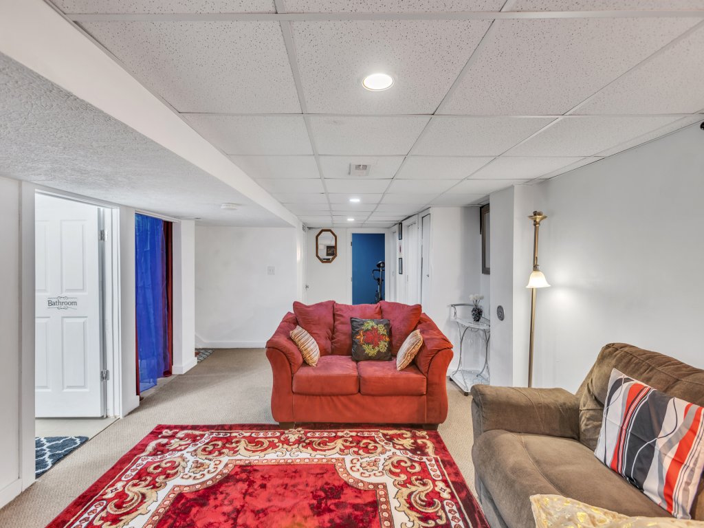 Lovely PET FRIENDLY three bedroom in desirable Urbandale Location! Vacation Rental in Michigan - RedAwning
