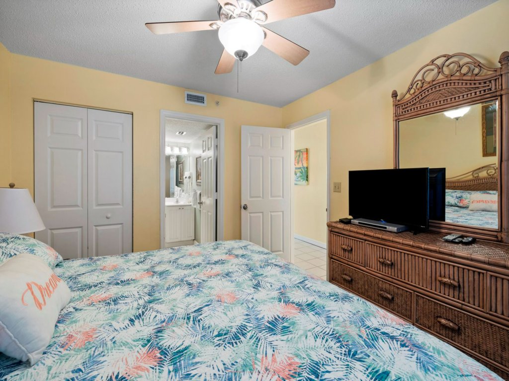 Pelican Beach 1911 Vacation Rental in Destin - RedAwning