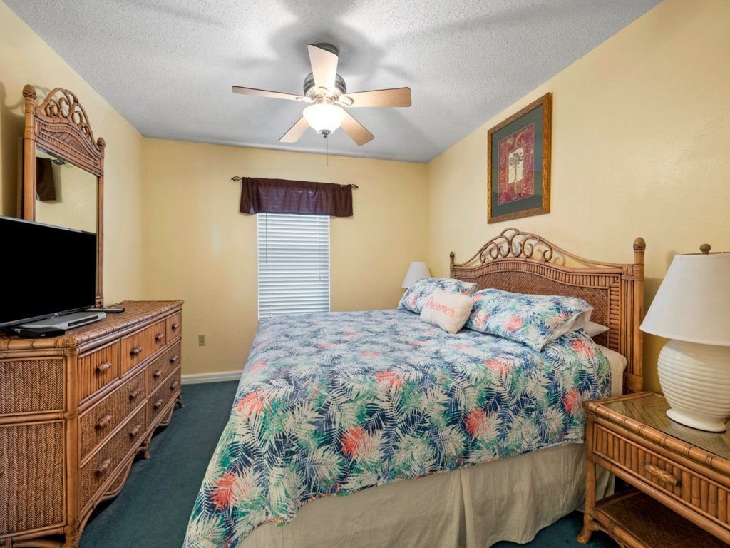 Pelican Beach 1911 Vacation Rental in Destin - RedAwning