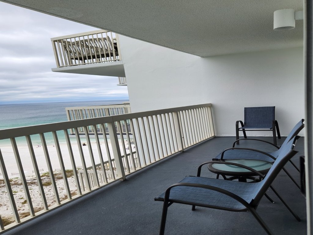 Pelican Beach 1414 Vacation Rental in Destin - RedAwning