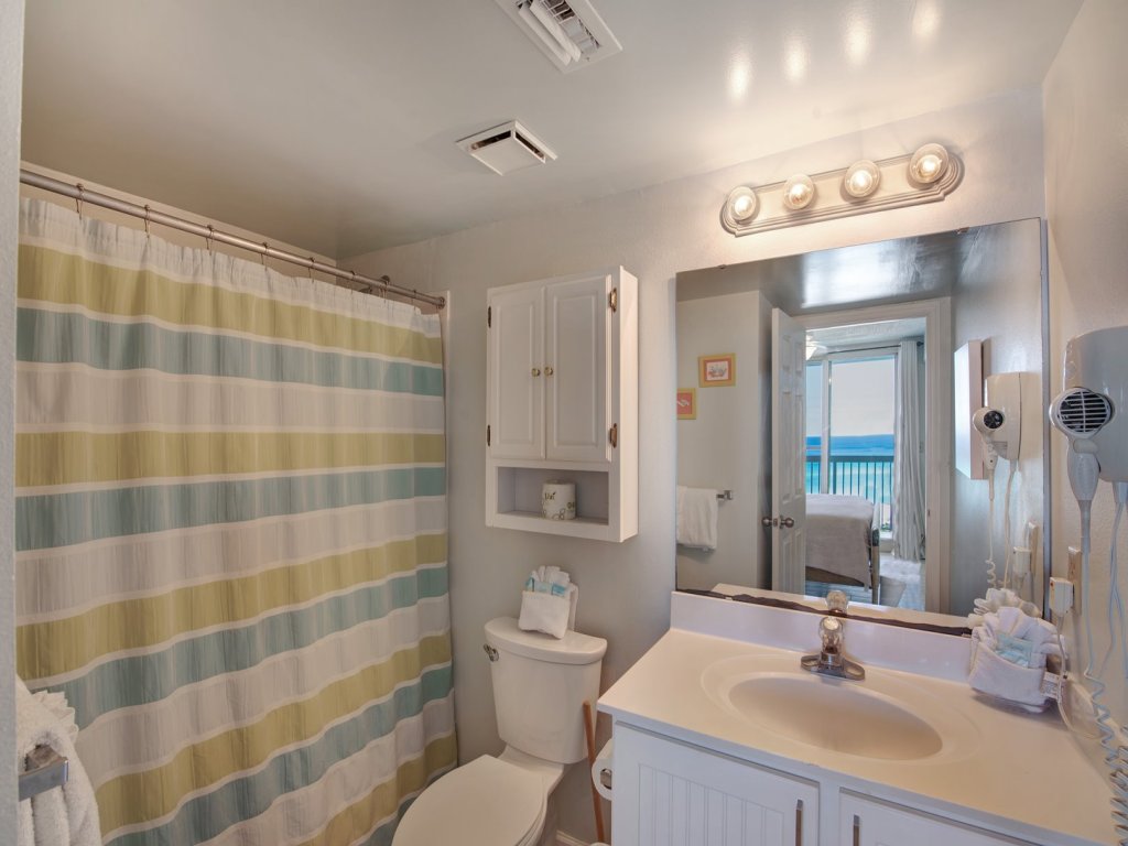 Pelican Beach 1518 Vacation Rental in Destin - RedAwning