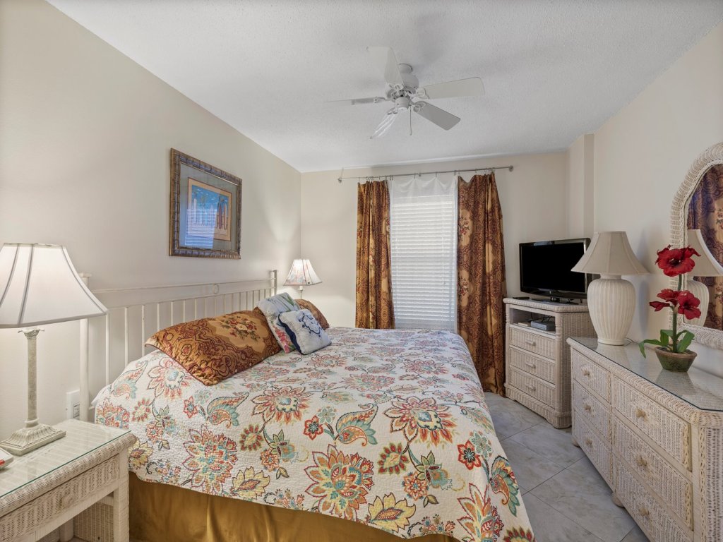 Pelican Beach 1406 Vacation Rental in Destin - RedAwning