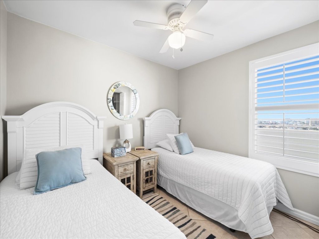 Pelican Beach 1118 Vacation Rental in Destin - RedAwning