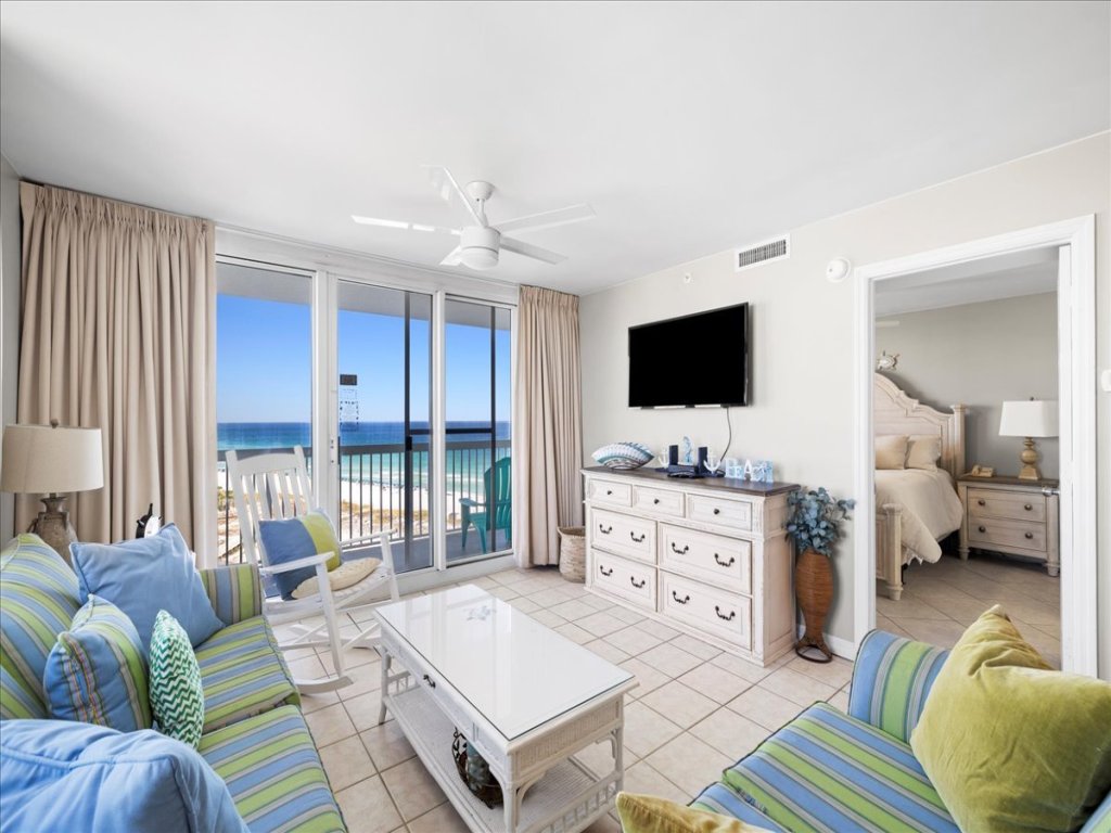 Pelican Beach 1118 Vacation Rental in Destin - RedAwning
