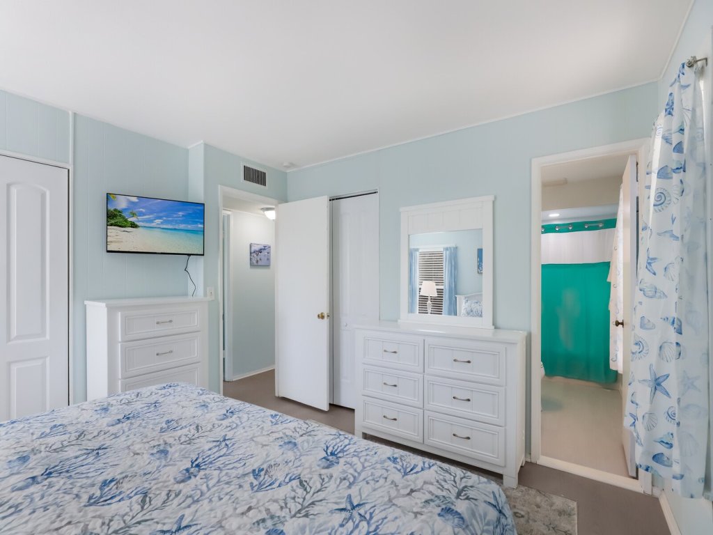 Coquina Cottage B Vacation Rental in Anna Maria - RedAwning