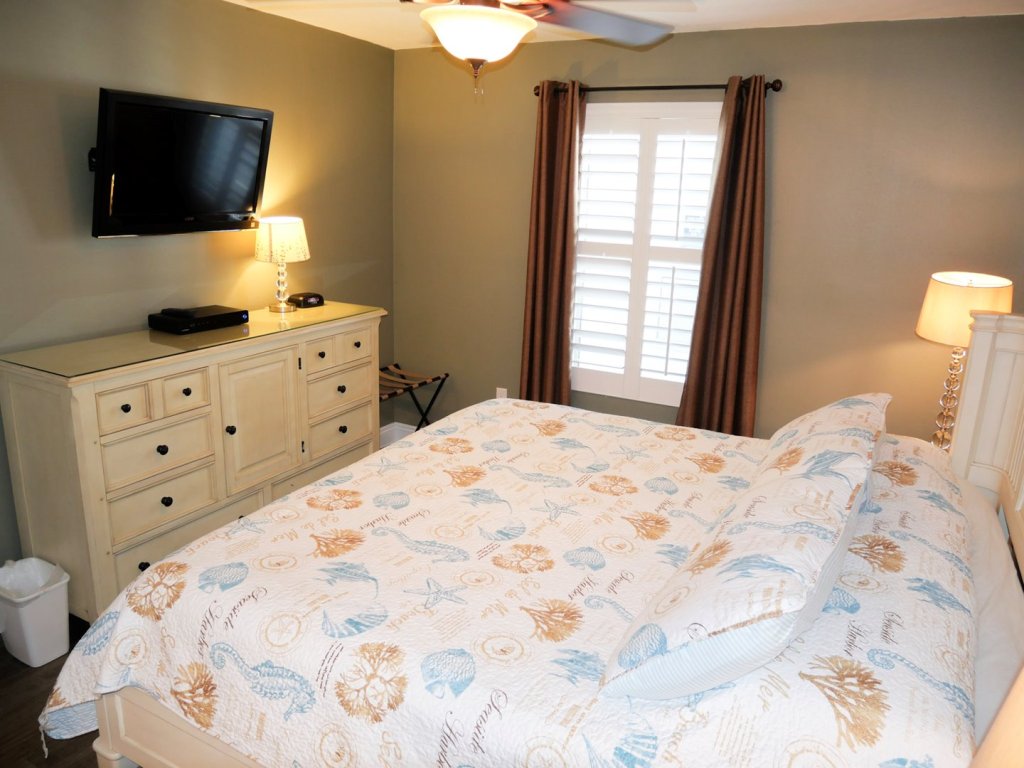 Pelican Beach 1411 Vacation Rental in Destin - RedAwning