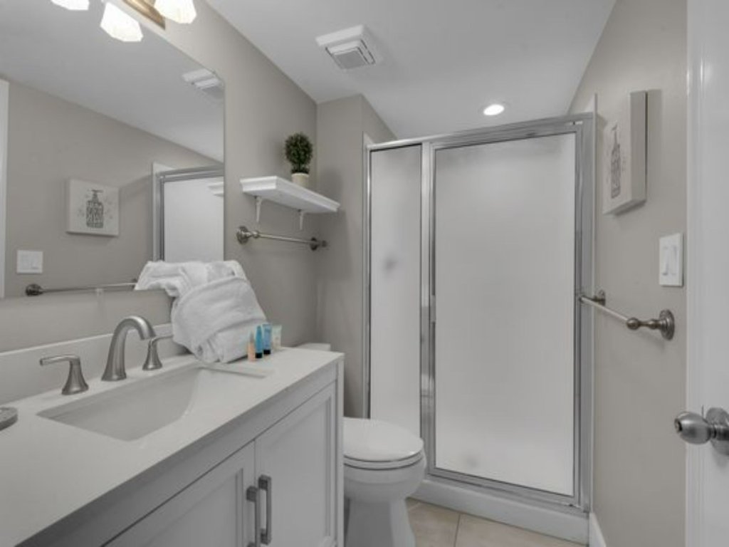 Pelican Beach 1213 Vacation Rental in Destin - RedAwning