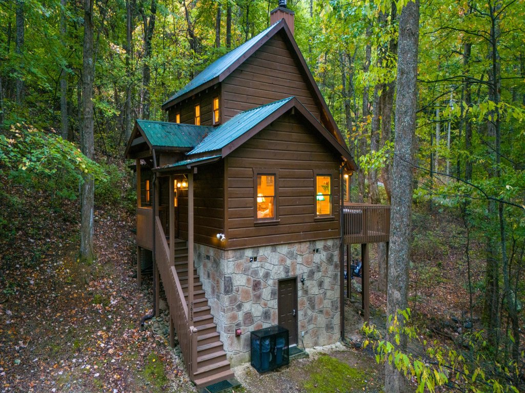 Finding Bigfoot Vacation Rental in Sevierville - RedAwning