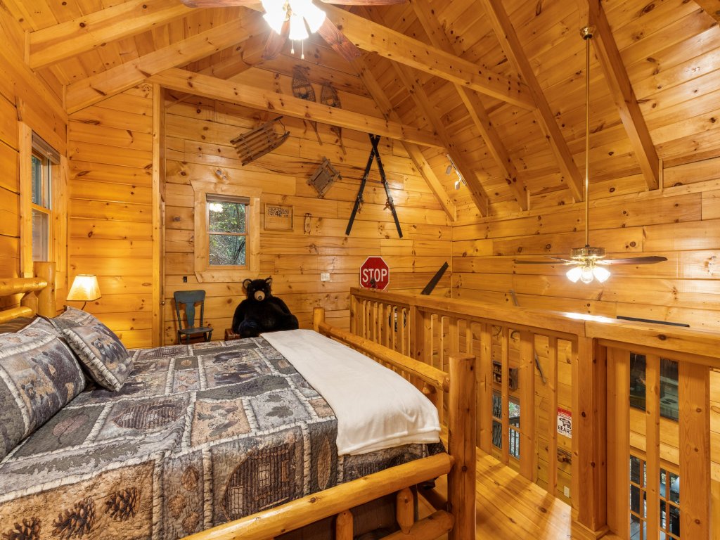 Finding Bigfoot Vacation Rental in Sevierville - RedAwning