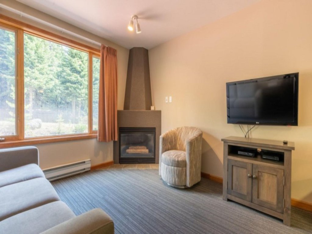 Cahilty Hotel and Suites 1 Bed 2 Bath -Family Suite-Sleeps 6 Vacation Rental - RedAwning