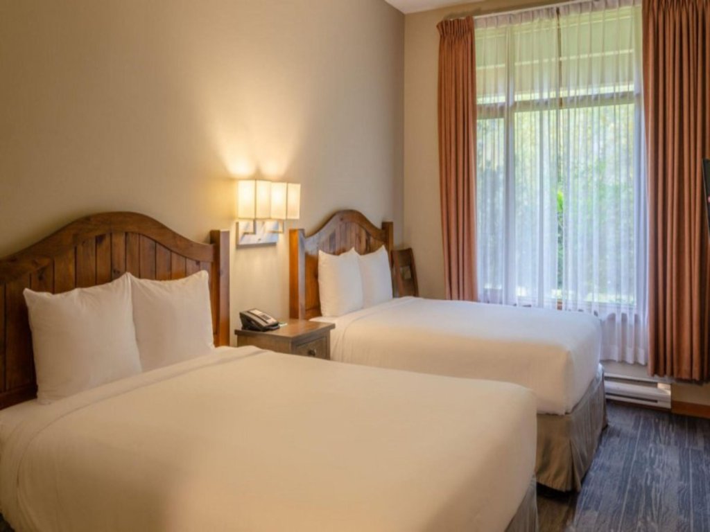 Cahilty Hotel and Suites Hotel Room, 2 Queen Sleeps 4 #2 Vacation Rental - RedAwning