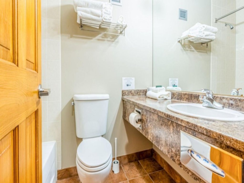 Cahilty Hotel and Suites Hotel Room, 2 Queen Sleeps 4 #2 Vacation Rental - RedAwning