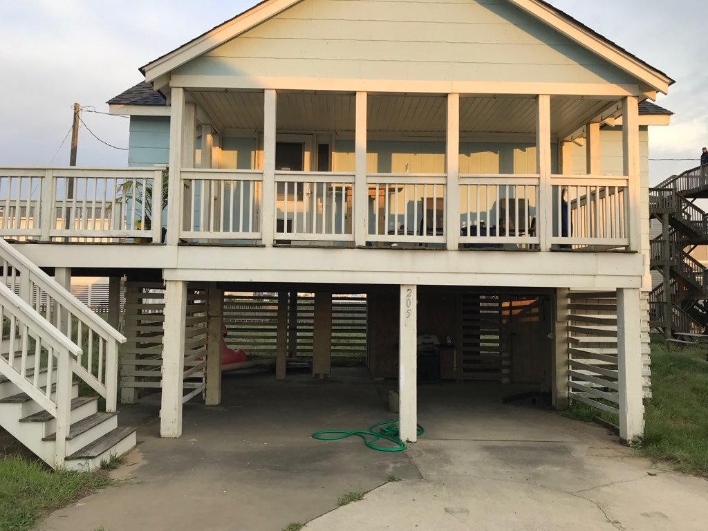 Calico Jack's Galley Vacation Rental in Kitty Hawk - RedAwning