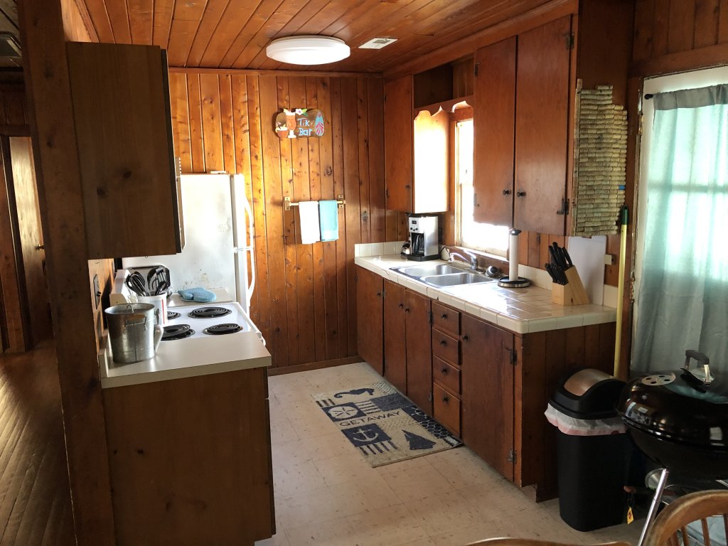 BlackBeard's Retreat - Historic and Pet Friendly Vacation Rental in Kitty Hawk - RedAwning