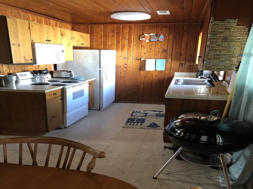 BlackBeard's Retreat - Historic and Pet Friendly Vacation Rental in Kitty Hawk - RedAwning