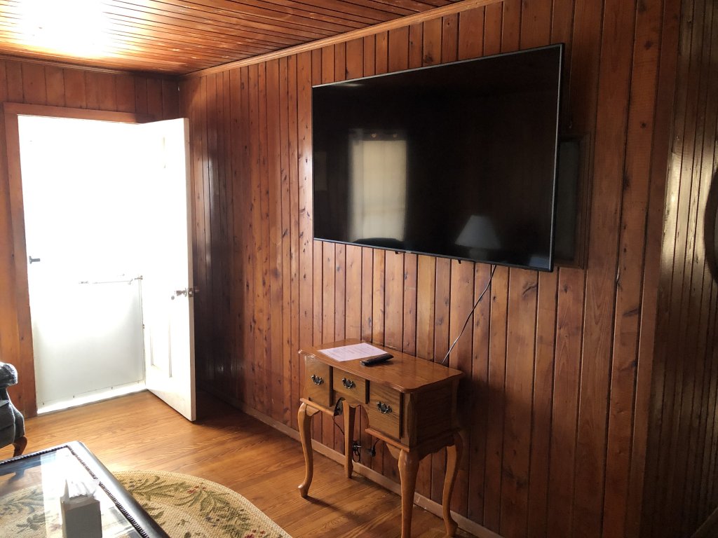 BlackBeard's Retreat - Historic and Pet Friendly Vacation Rental in Kitty Hawk - RedAwning